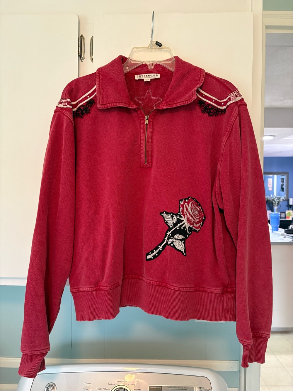 Idyllwind By Miranda Lambert SZ M Distressed Red 1/4 Zip Sweatshirt